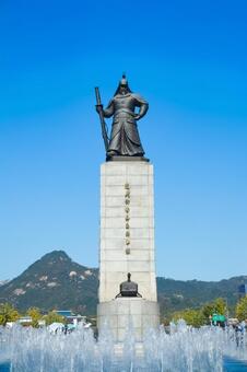 李舜臣(イ・スンシン)将軍銅像 